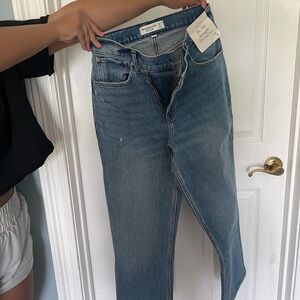 ABERCROMBIE CURVE LOVE ULTRA HIGH RISE 90S JEANS